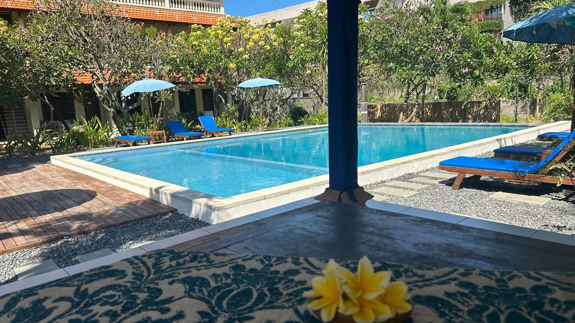 לינה וארוחת בוקר Legian New Mekar Jaya Hotel