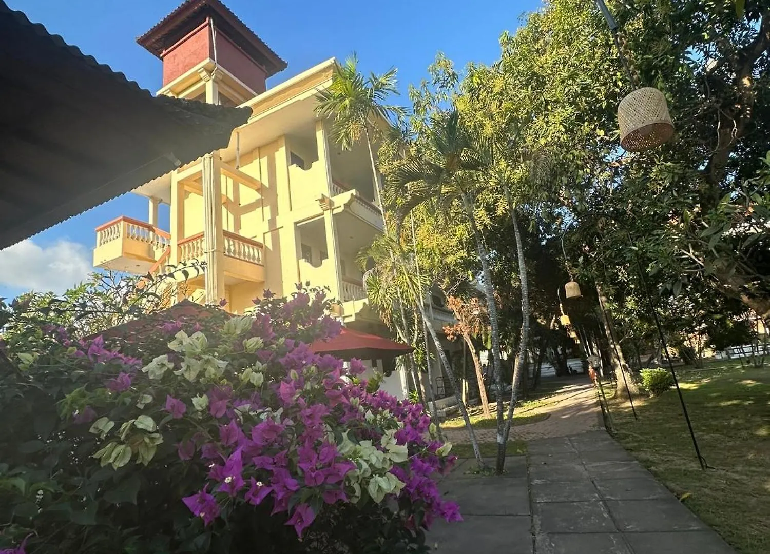 לינה וארוחת בוקר Legian New Mekar Jaya Hotel